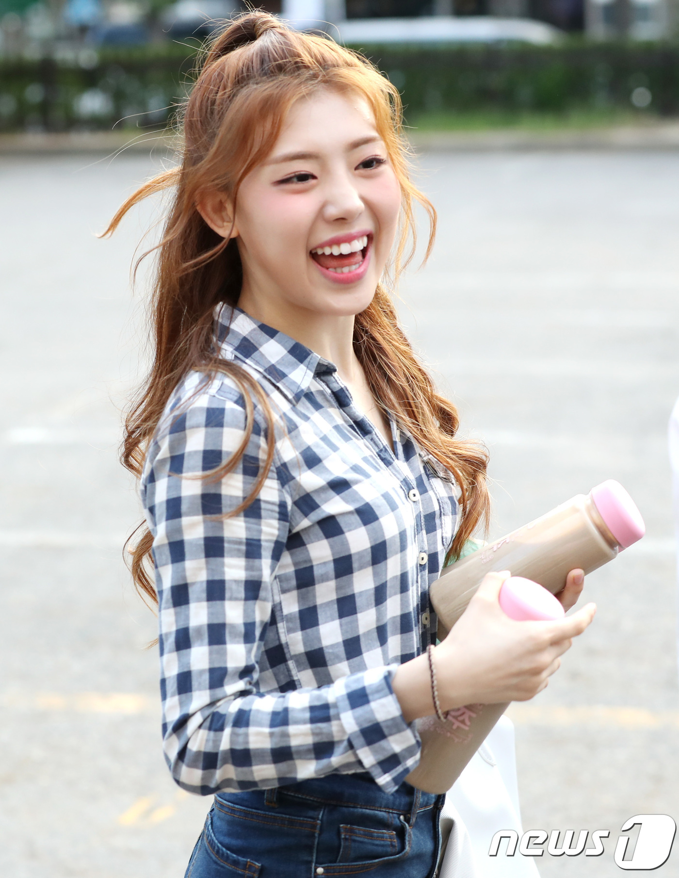 애플비 샌디, 무공해 미소