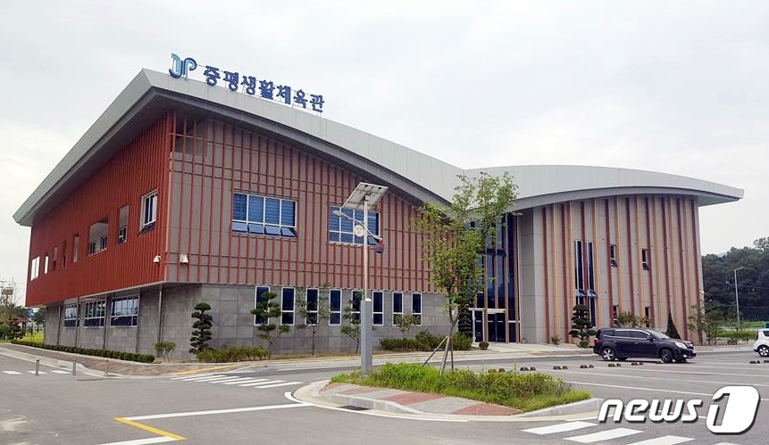 증평군, 생활 체육관 개관…배드민턴·족구·탁구 등
