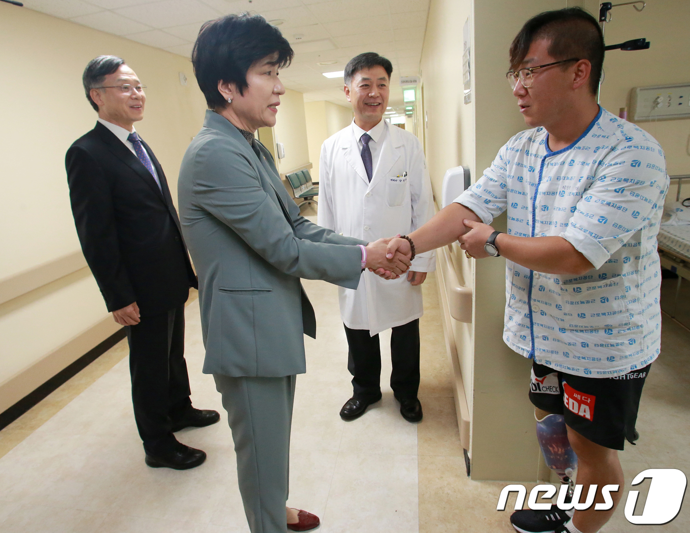 김영주 장관 산재보험 비급여 항목 없앤다