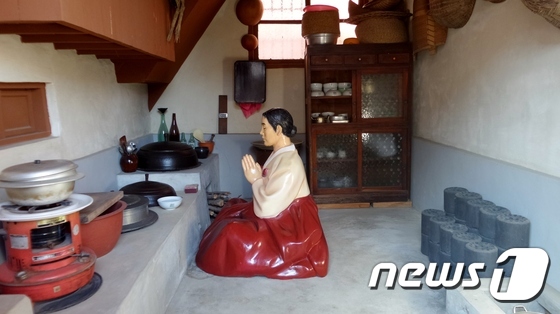 흔적 지우던 ‘반기문 마케팅’ 재시동…충북 음성·충주 