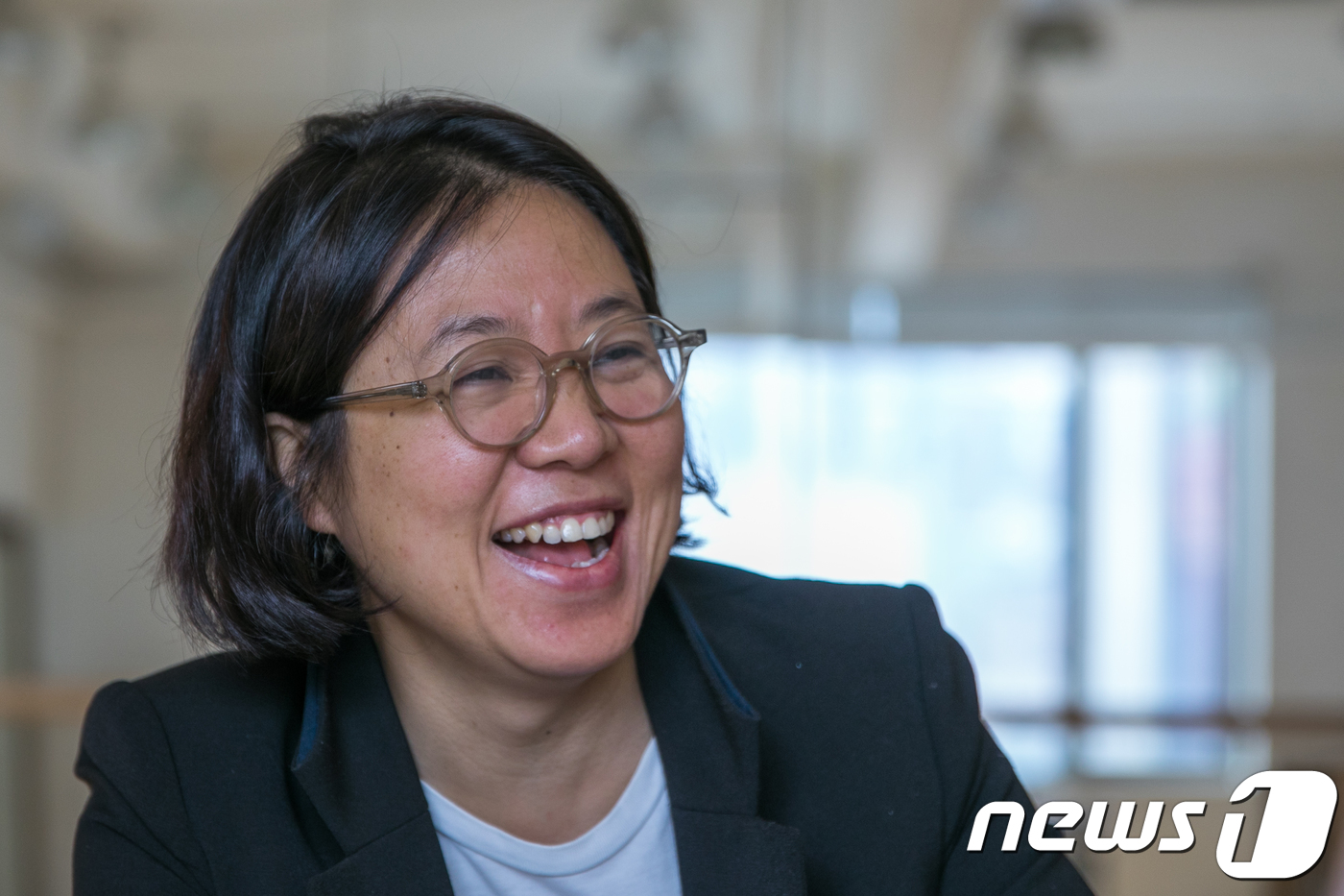 연극 에덴 미용실...활짝 웃는 추민주 연출