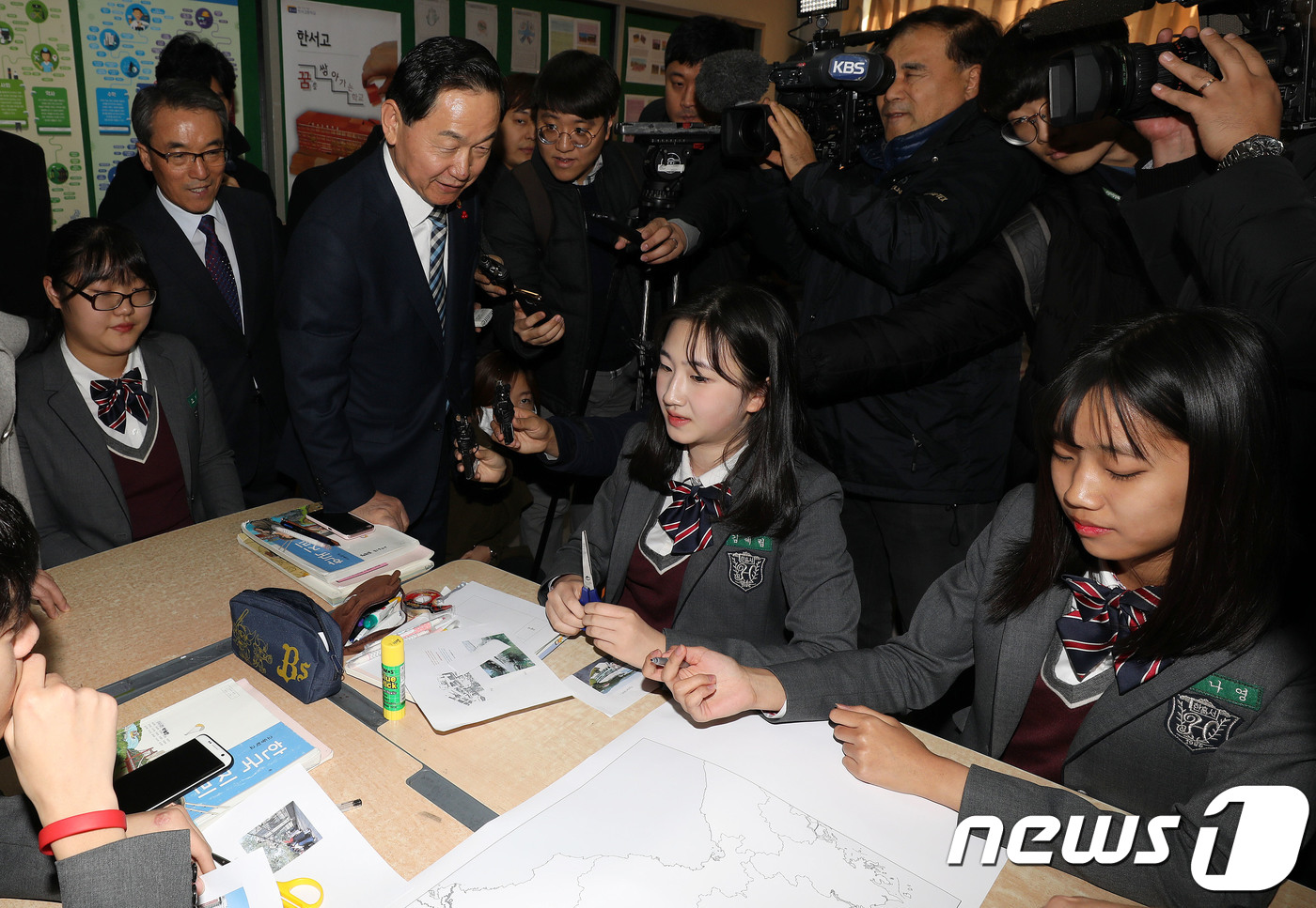 김상곤 사회부총리 한서고등학교 수업 참관