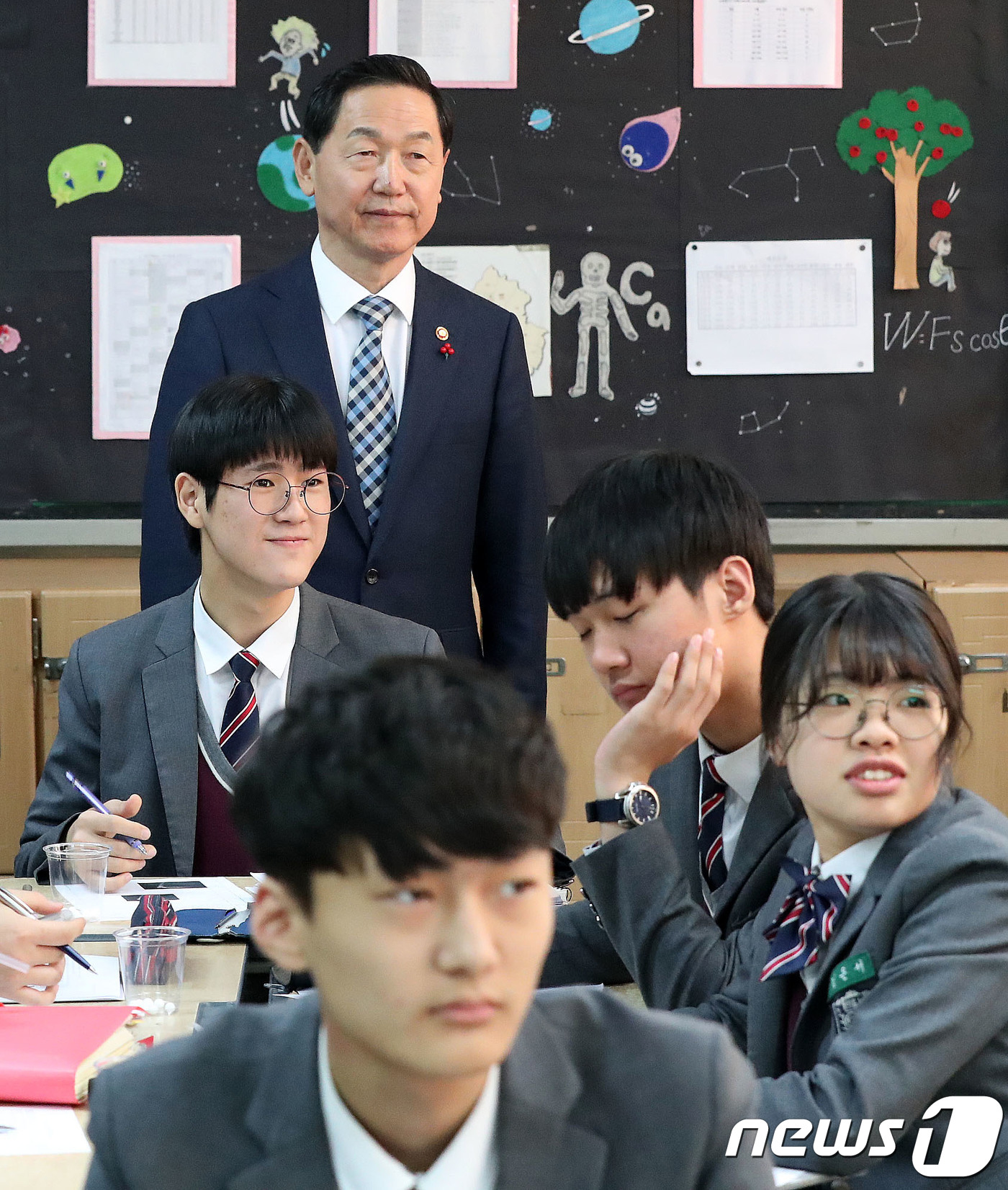한서고등학교 수업 참관하는 김상곤 부총리