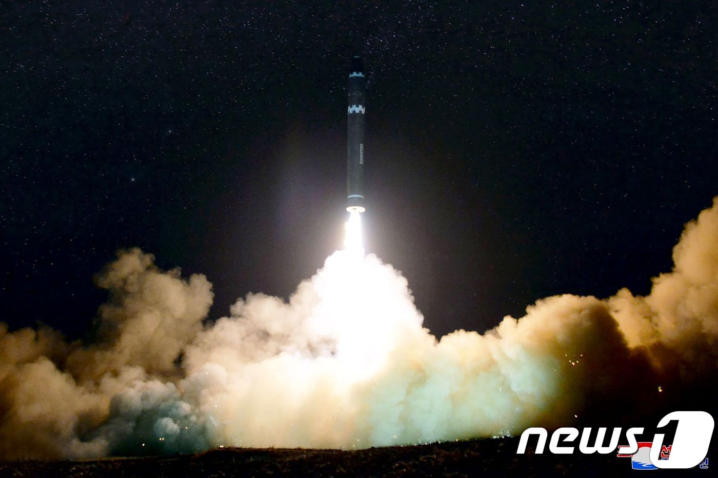 합참 北 화성-15형, 신형 탄도미사일 평가…추가분석 필요
