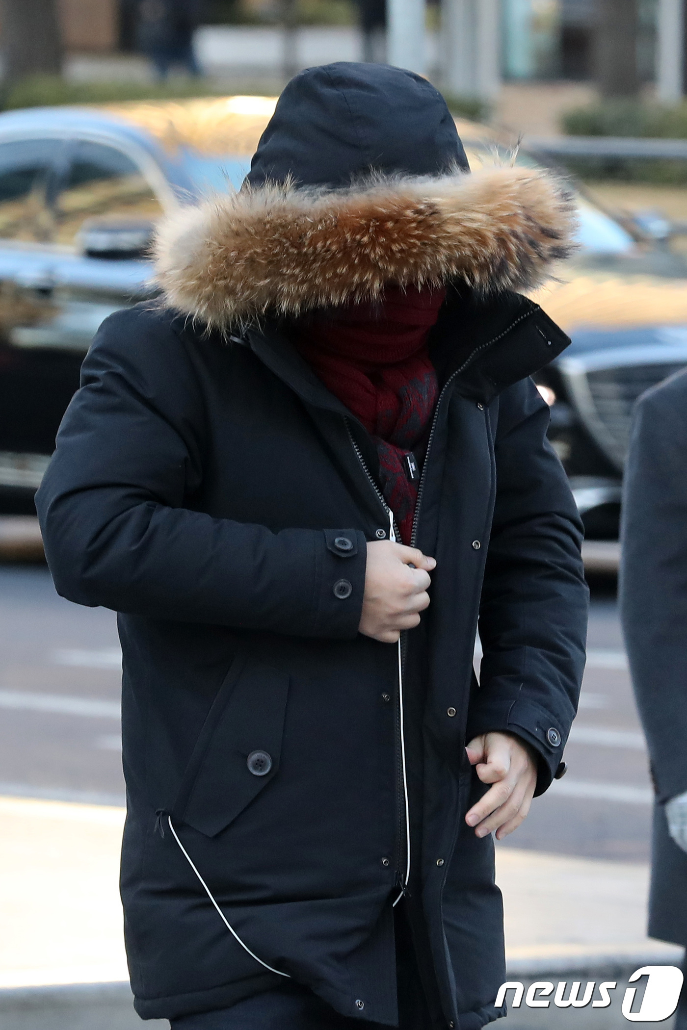 강추위에 지퍼를 올려요