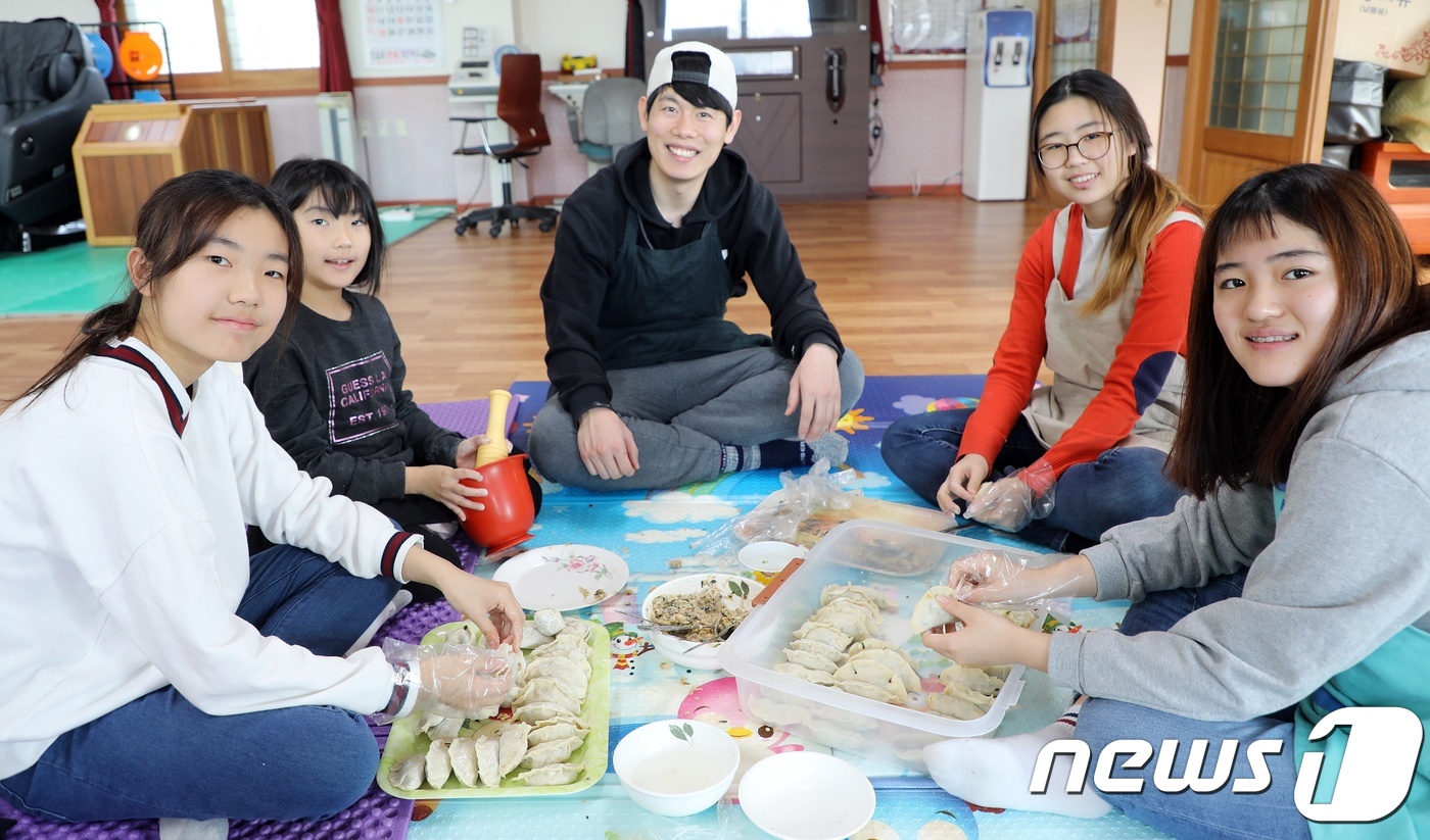 ‘마을이 학교다’…먼저 손내민 제주영어교육도시 아이들