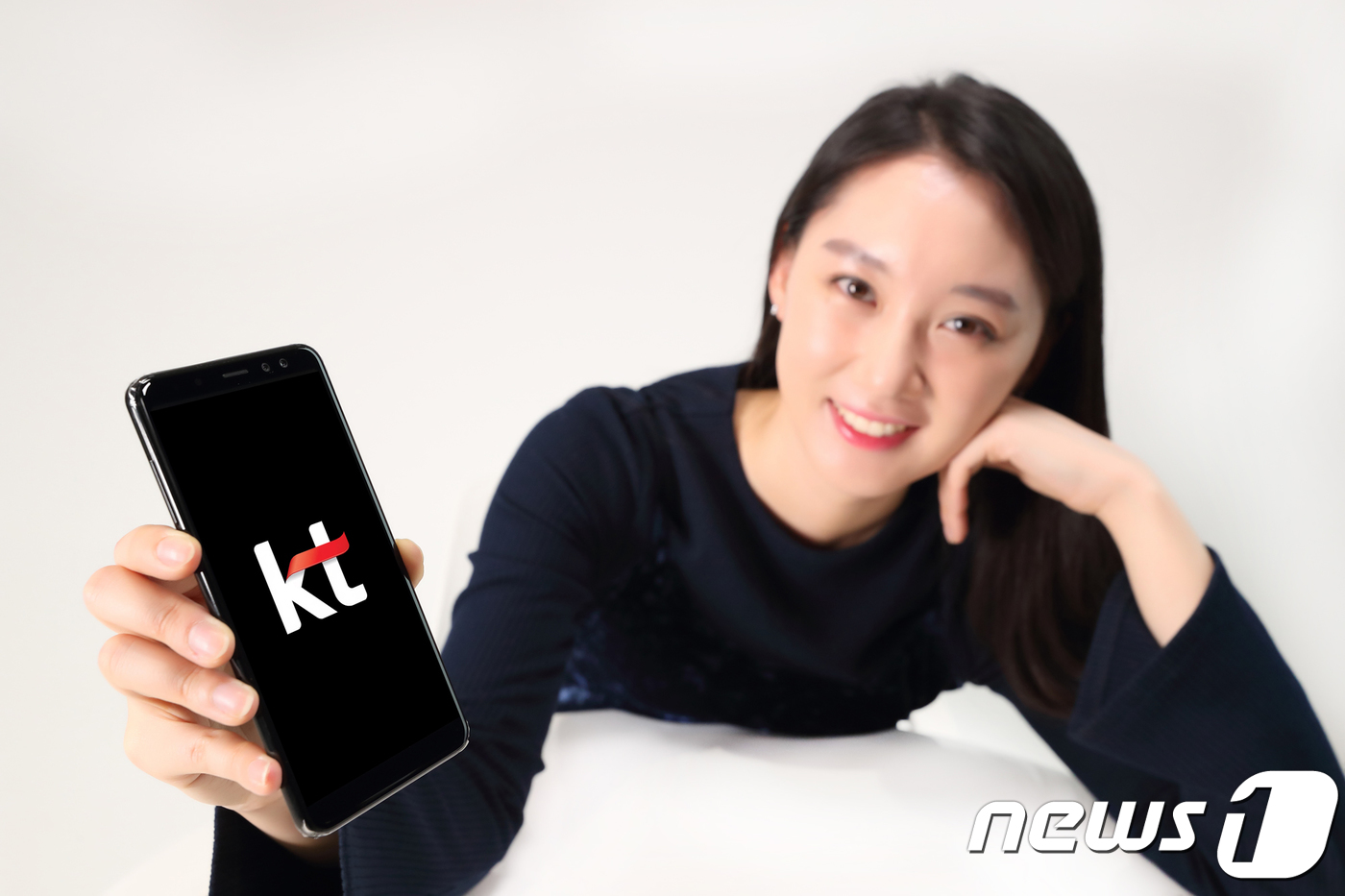 KT, ‘갤럭시A8’ 사전예약하세요!