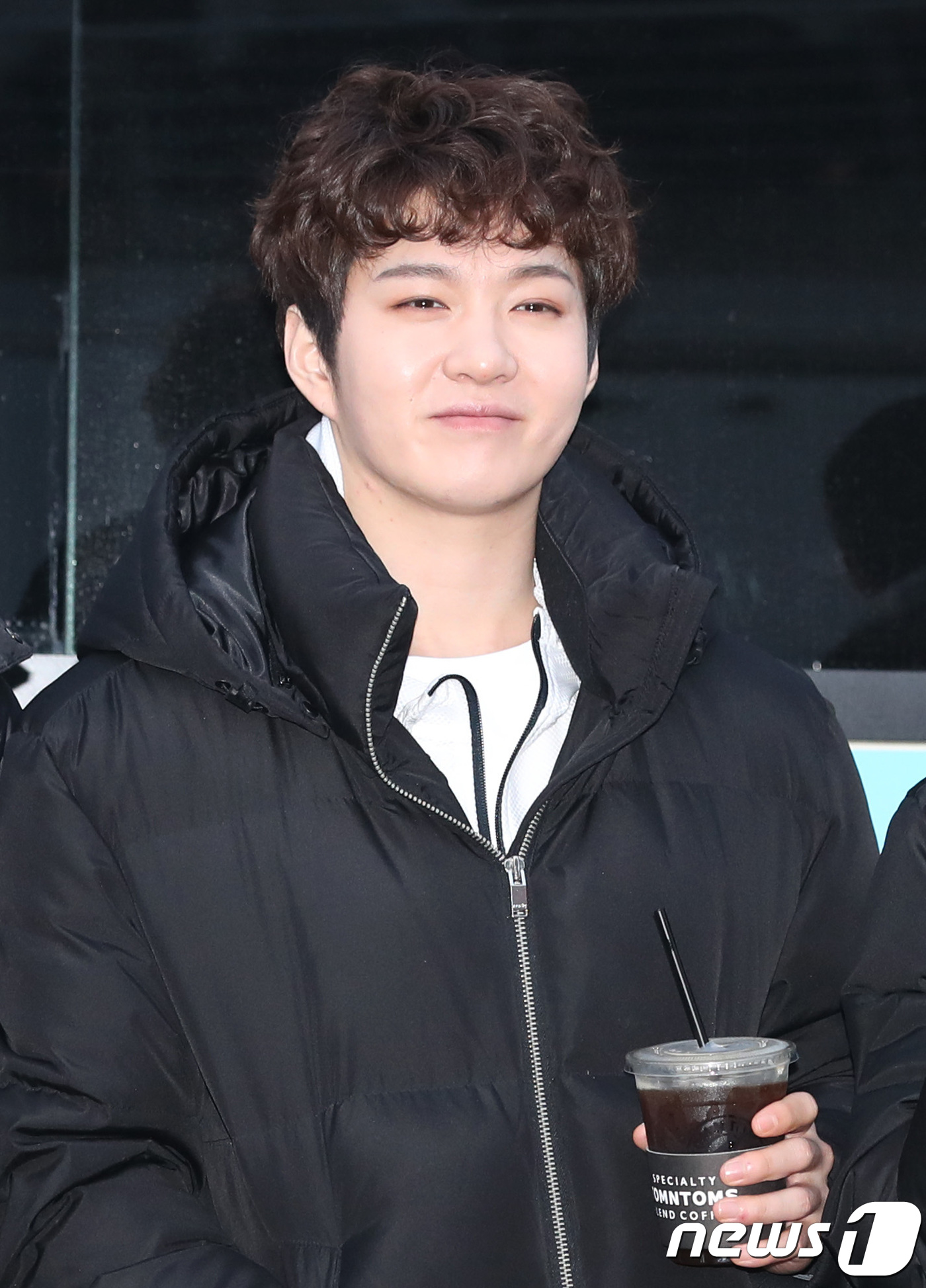 비투비 이창섭, 커피향처럼 달콤한 미소