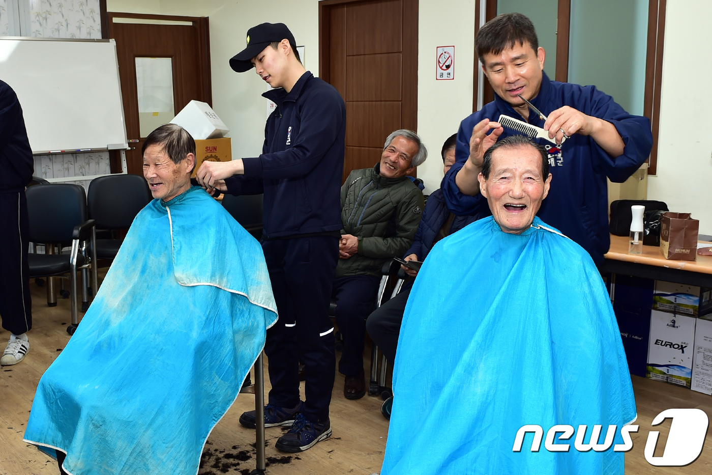 해군 2군사교육단 기술행정학교, 이발봉사활동