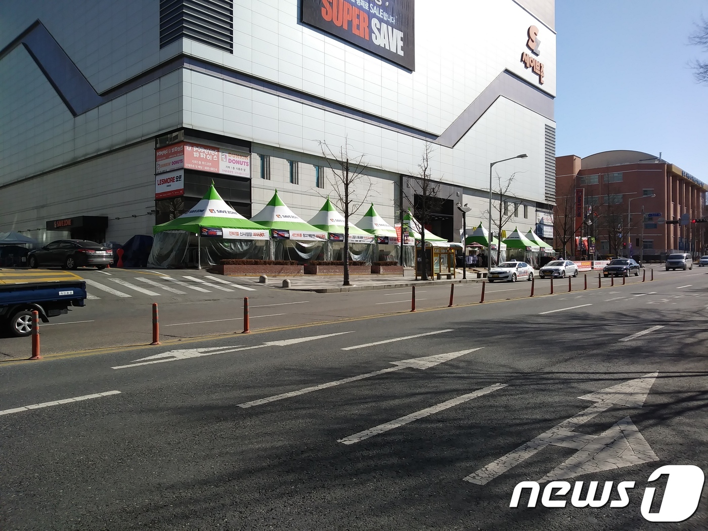 세이브존 대전점, 불법증축· 불법적치 등 고발 당해