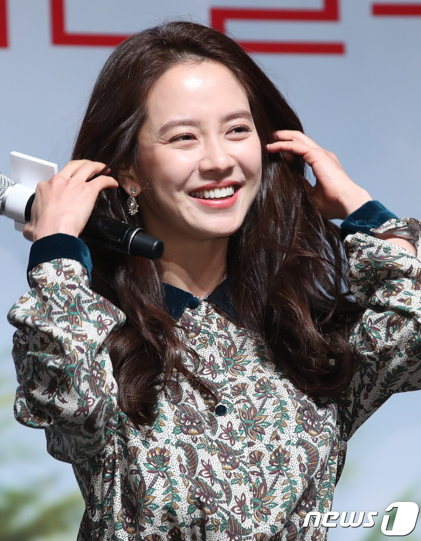 송지효, 봄처녀의 꽃바람 미소