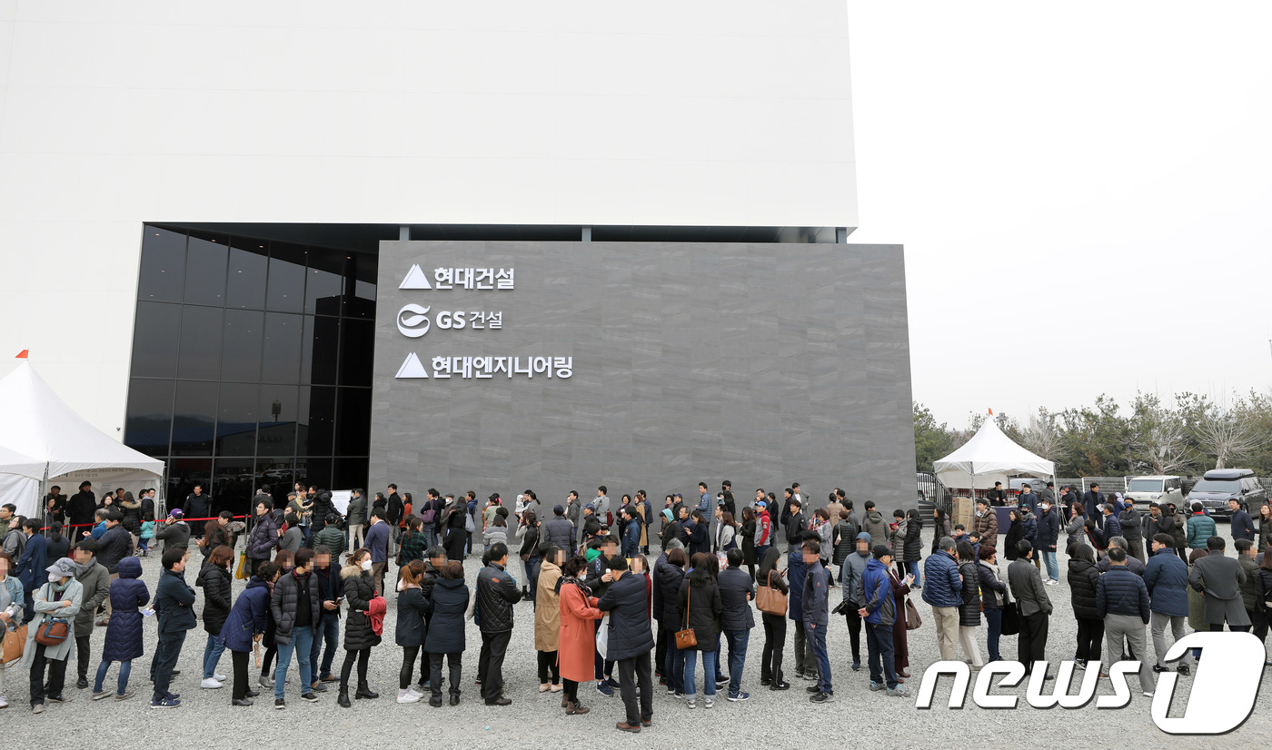 현대건설, 개포8 흥행몰이에 디에이치 브랜드 인지도 쑥… 함박웃음 