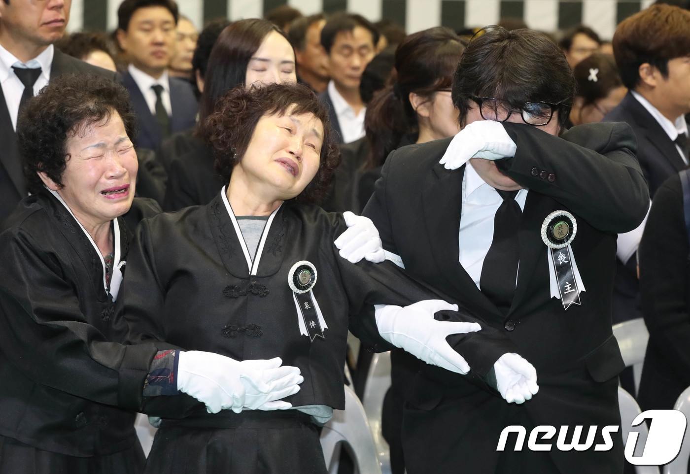 눈물의 영결식...사고없는 세상에서 영면하기를