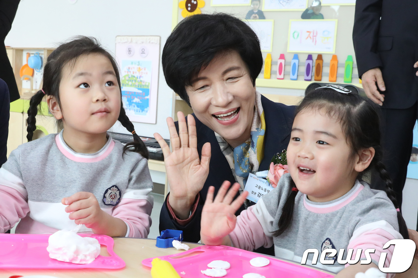김영주 장관 어린이집 아이들과 함께