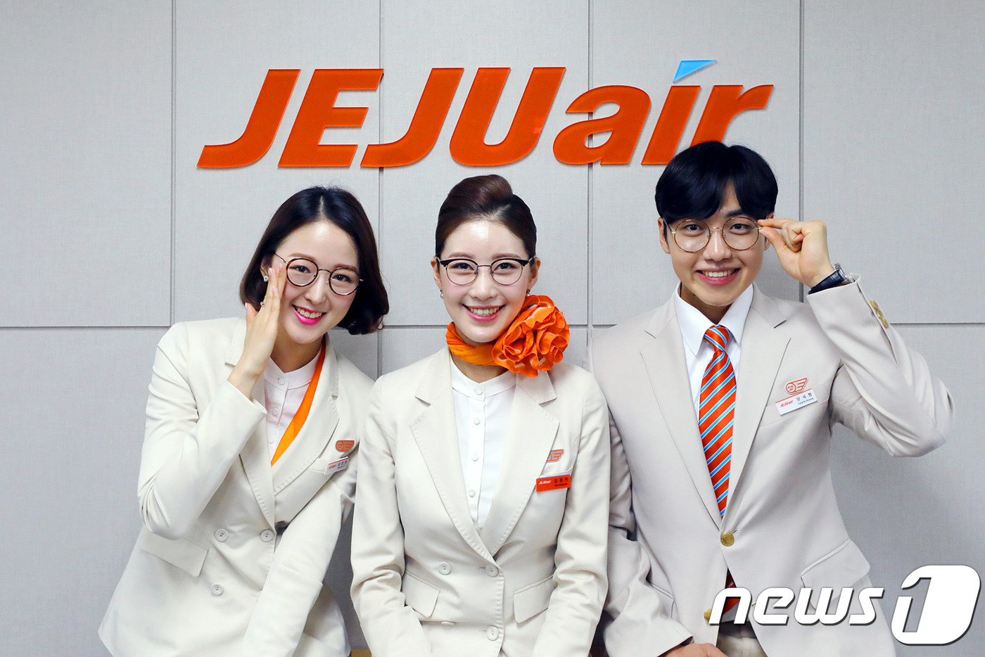 제주항공, 승무원 안경착용·네일아트 허용
