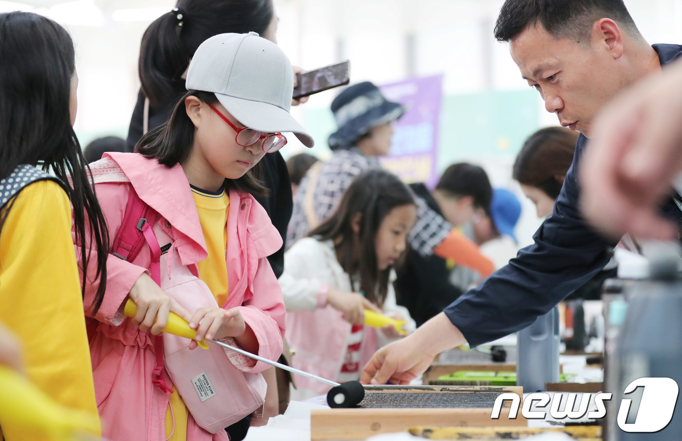 세종대왕님이 만든 훈민정음 목판인쇄 체험해요