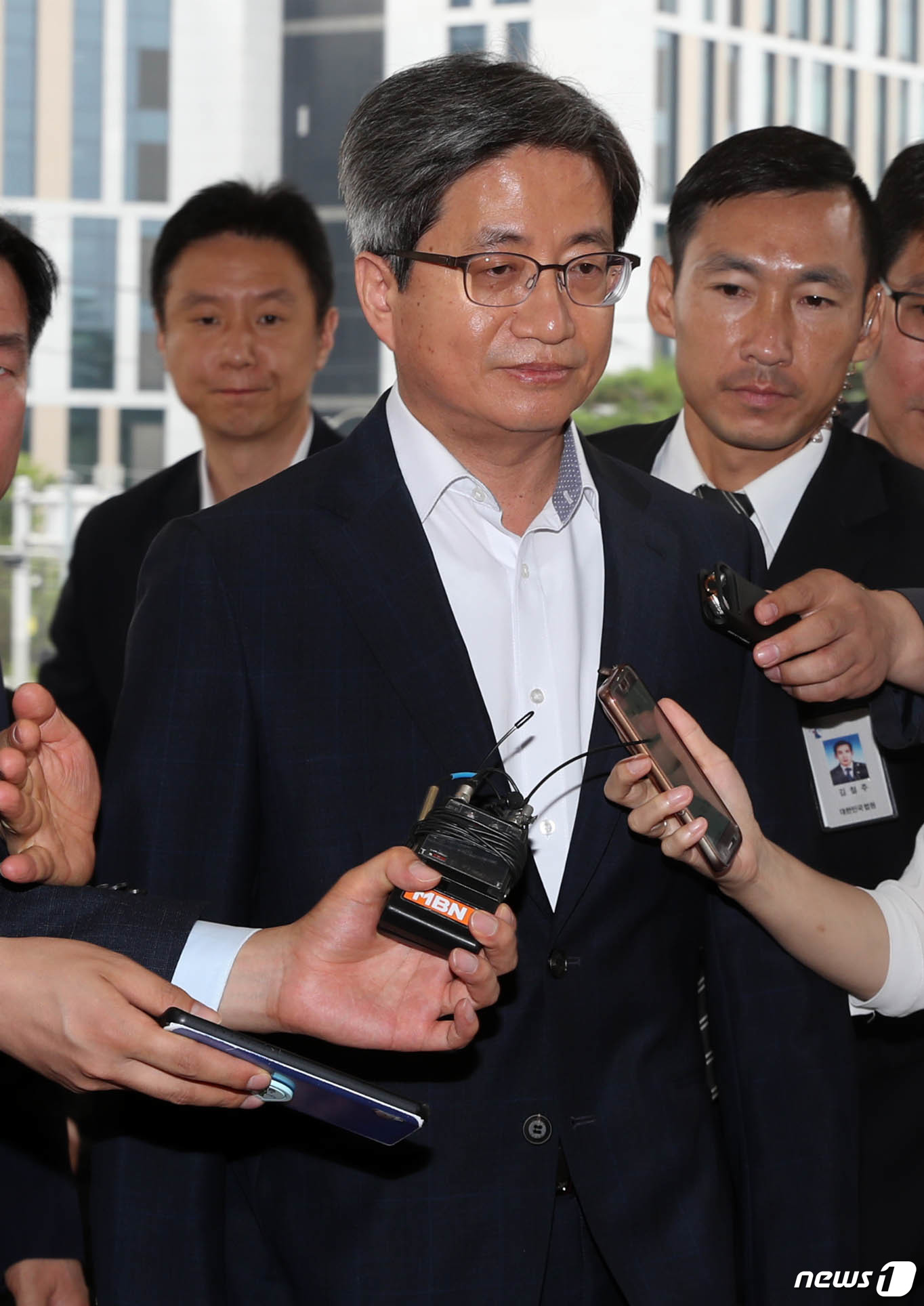 김명수 대법원장 '취재진 질문에 묵묵부답'