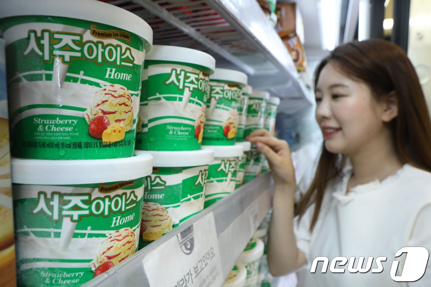 롯데마트, 45년 전통 서주아이스주 떠먹는 아이스크림으로 재단생