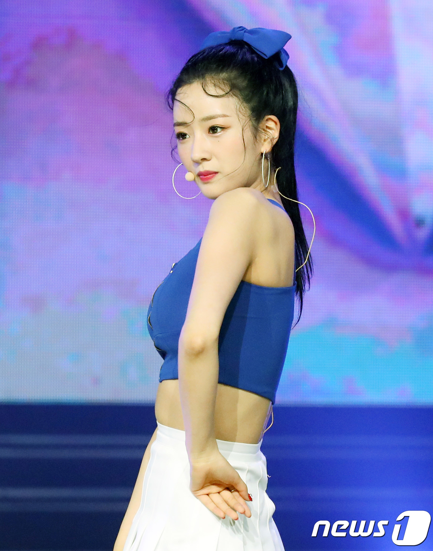 에이핑크 보미, 가냘픈 어깨라인