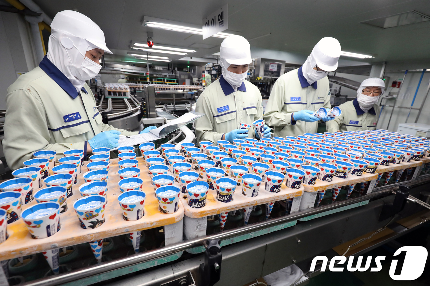 폭염에 빙과류 생산공장 풀가동