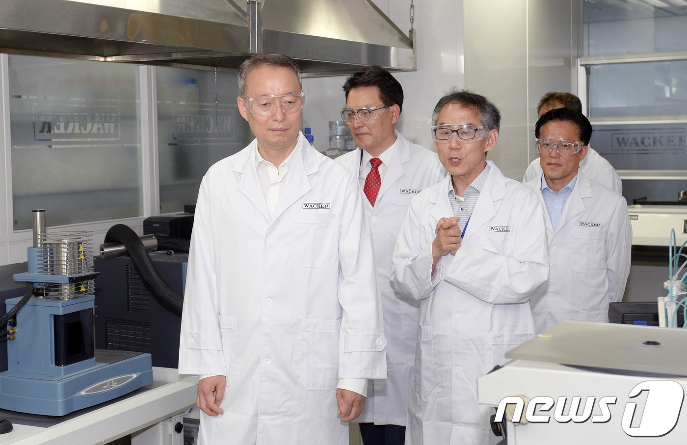 외국인투자기업인 바커케미칼코리아 찾은 백운규 장관