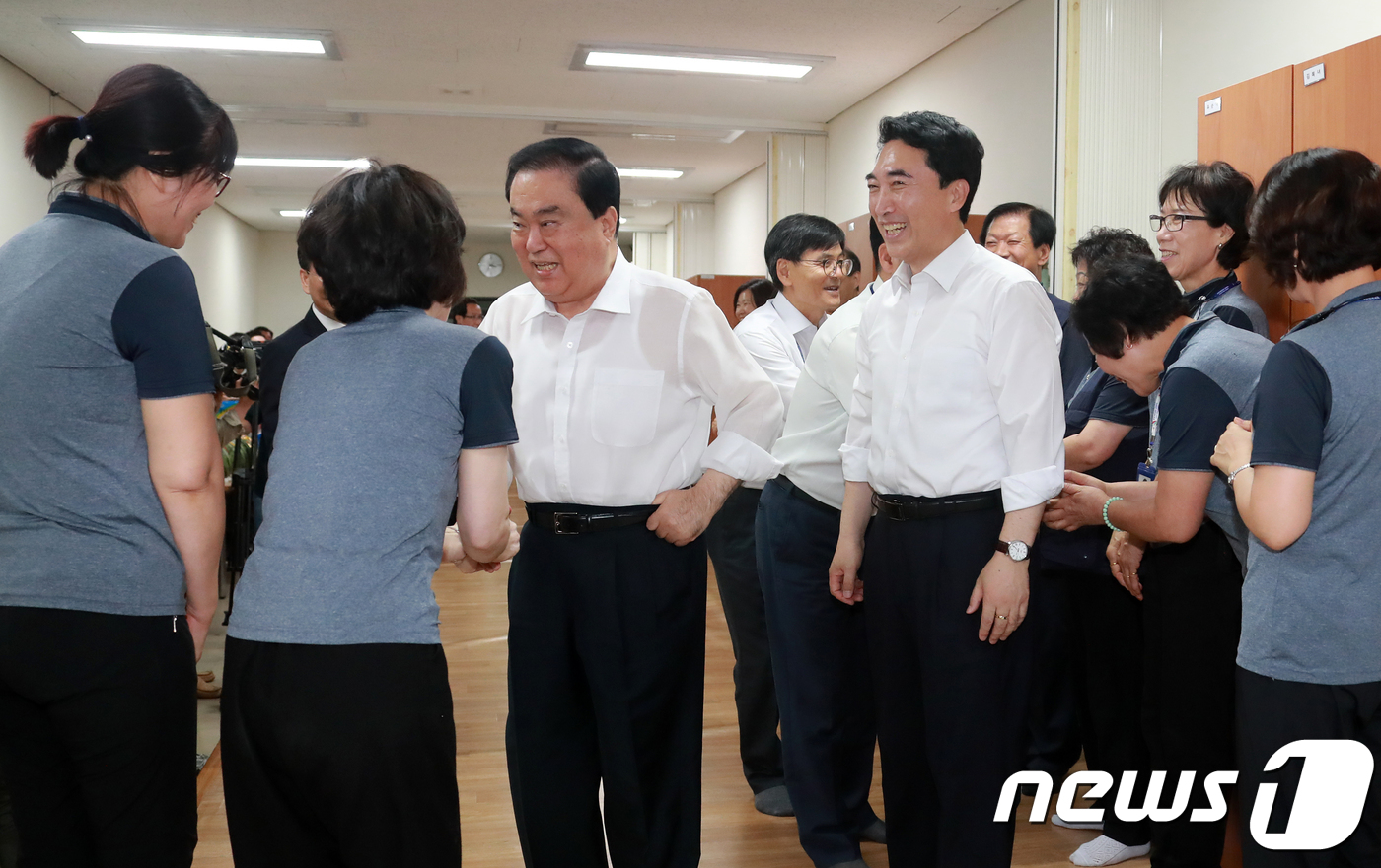 문희상 국회의장, 청소근로자 격려