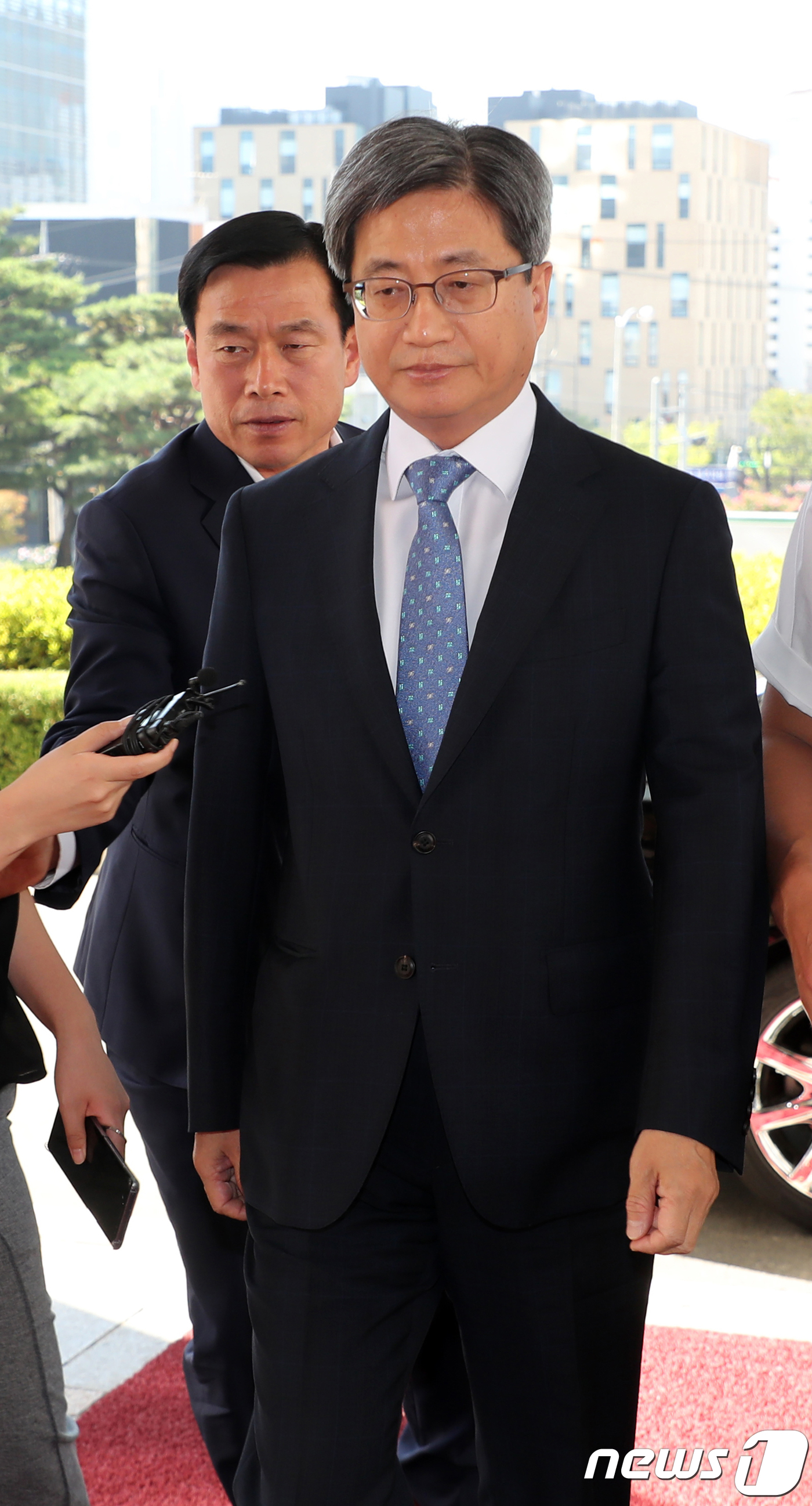 김명수 대법원장 '굳은표정' 
