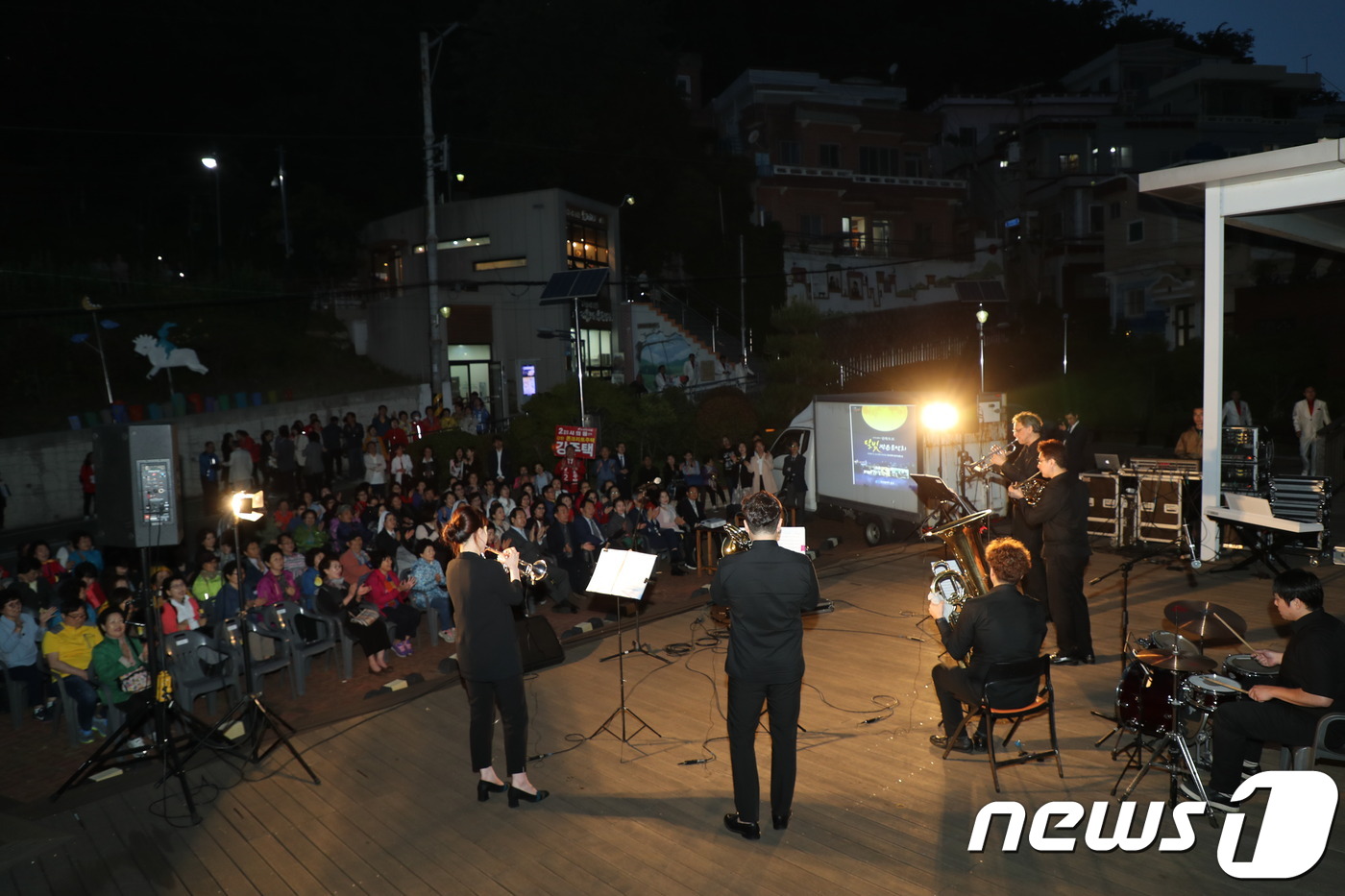 여름 밤을 시원하게… 부산 중구, 산복도로 달빛 작은 음악회