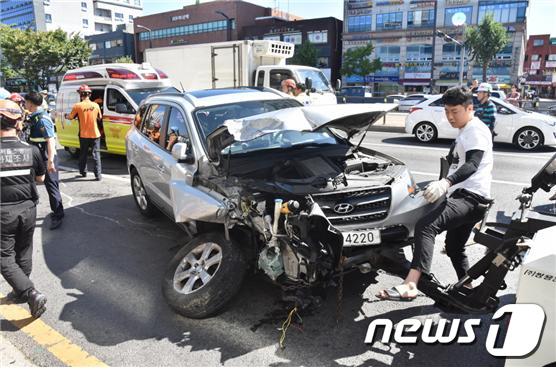 금천구 시흥동서 70대가 몰던 차량 인도 돌진…5명 부상