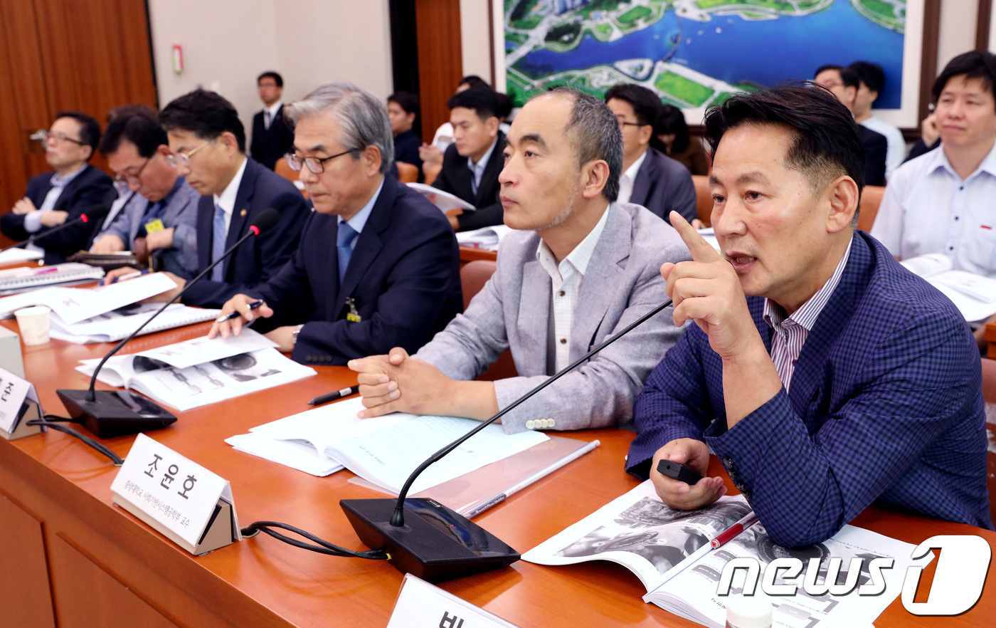 국회 공청회 참고인 출석해 진술하는 박병일 명장