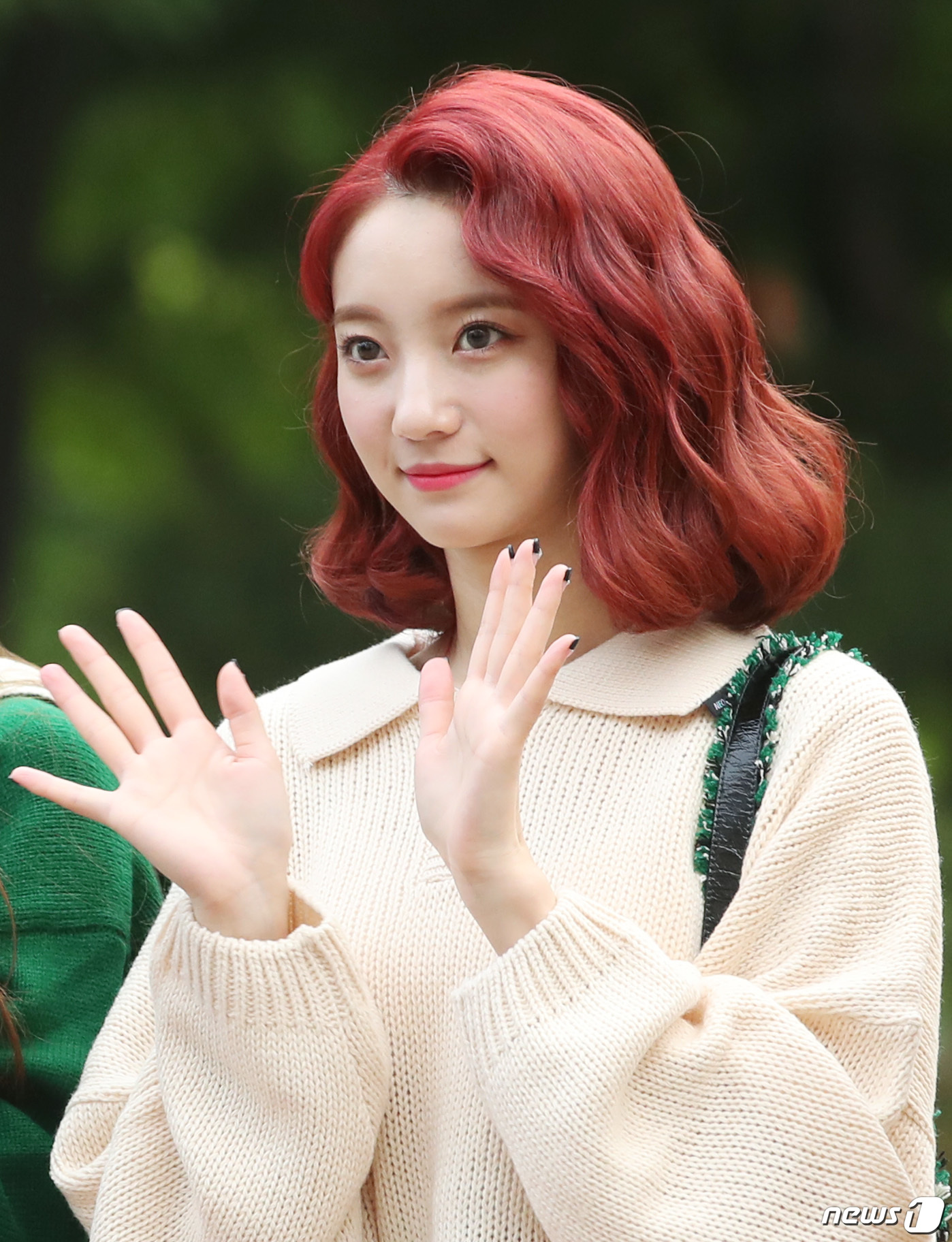 오마이걸 비니, 헤어스타일 하나로 달라진 분위기