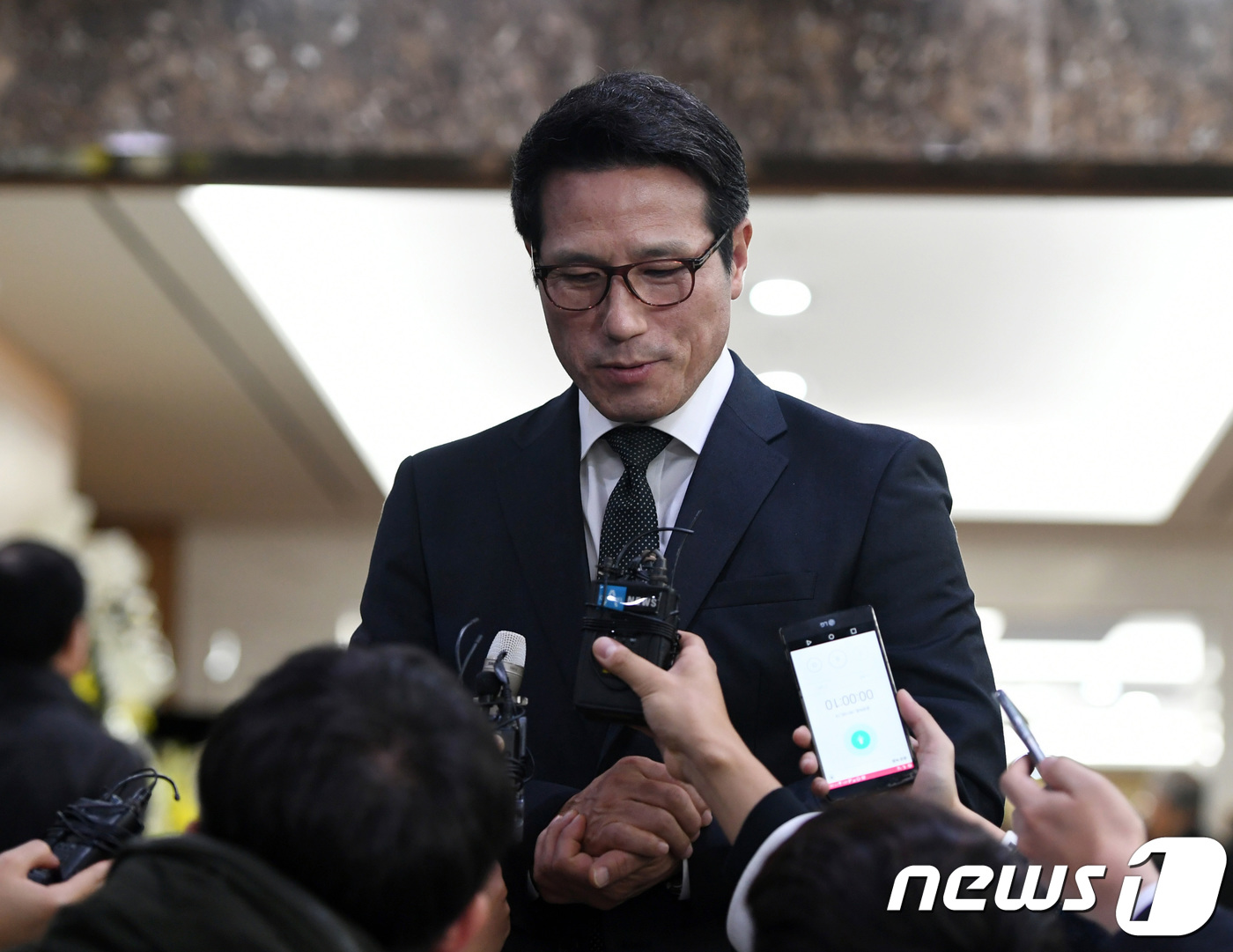 故 신성일 빈소 조문한 정병국