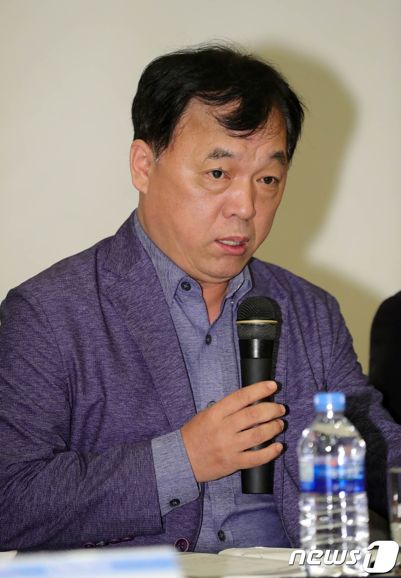 김영기 중소기업 지원, 인연으로 해선 안되 