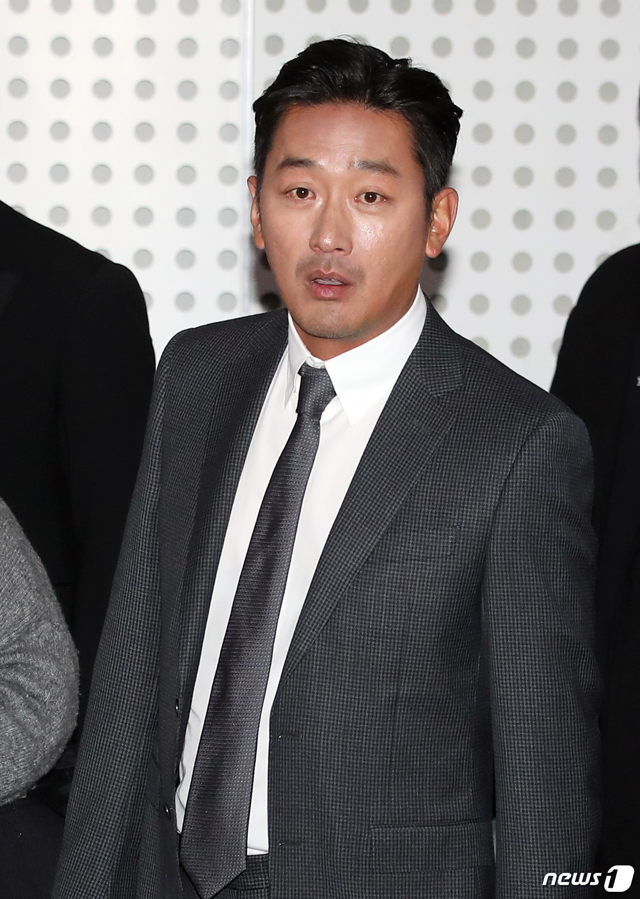 하정우, 상남자 눈빛
