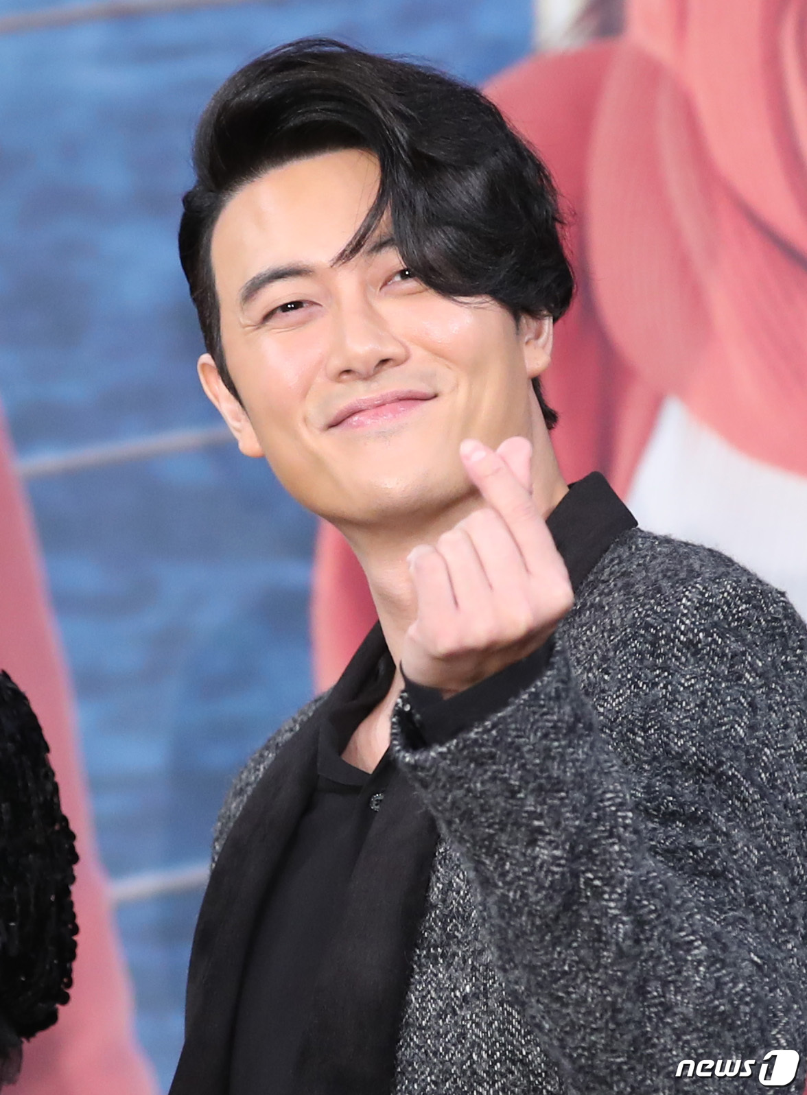 재희, 파격적인 헤어로 분위기 변신