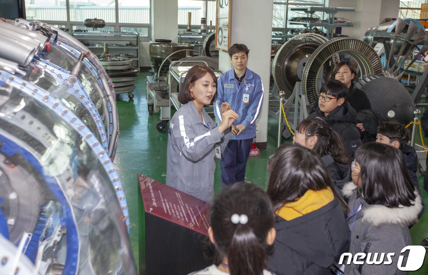 항공기 주요 부품 설명 듣는 어린이 기자단