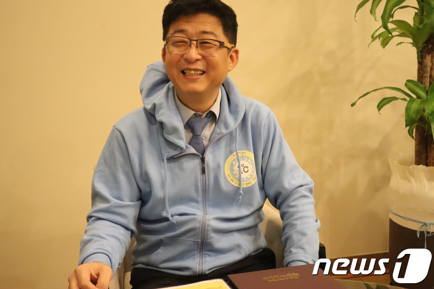 지구지키기 심재성 대표 휴지줍는 어린이가 어른들 바꿉니다