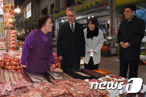 [동정]김재현 산림청장, 전북 익산 서동시장 방문
