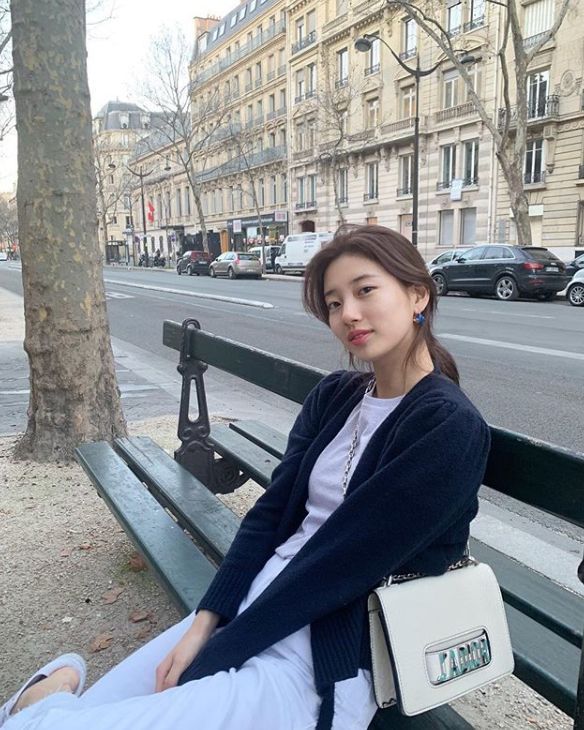 [N샷] 눈부신 민낯…수지, 파리에서도 빛나는 미모
