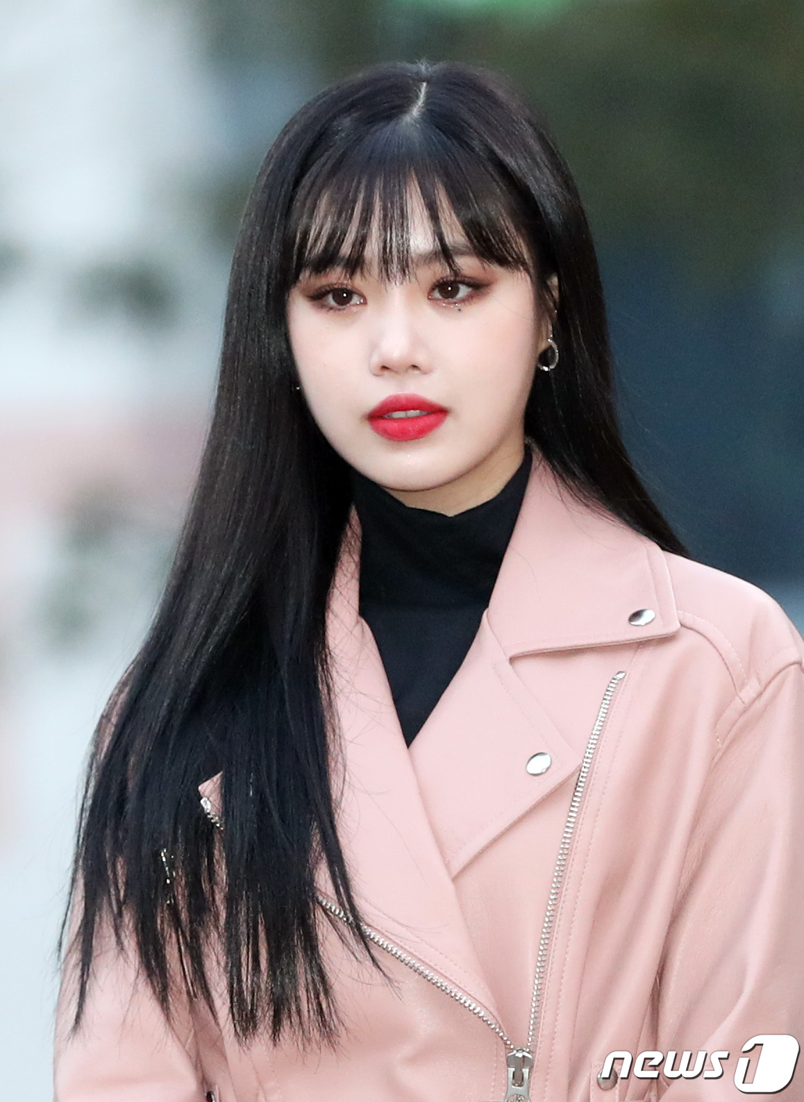 (여자)아이들 수진, 눈 밑 매력점 눈길