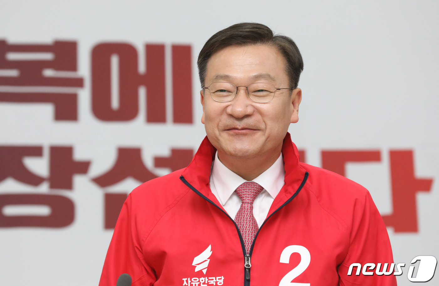 미소 짓는 정점식 통영·고성 국회의원 보궐선거 예비후보