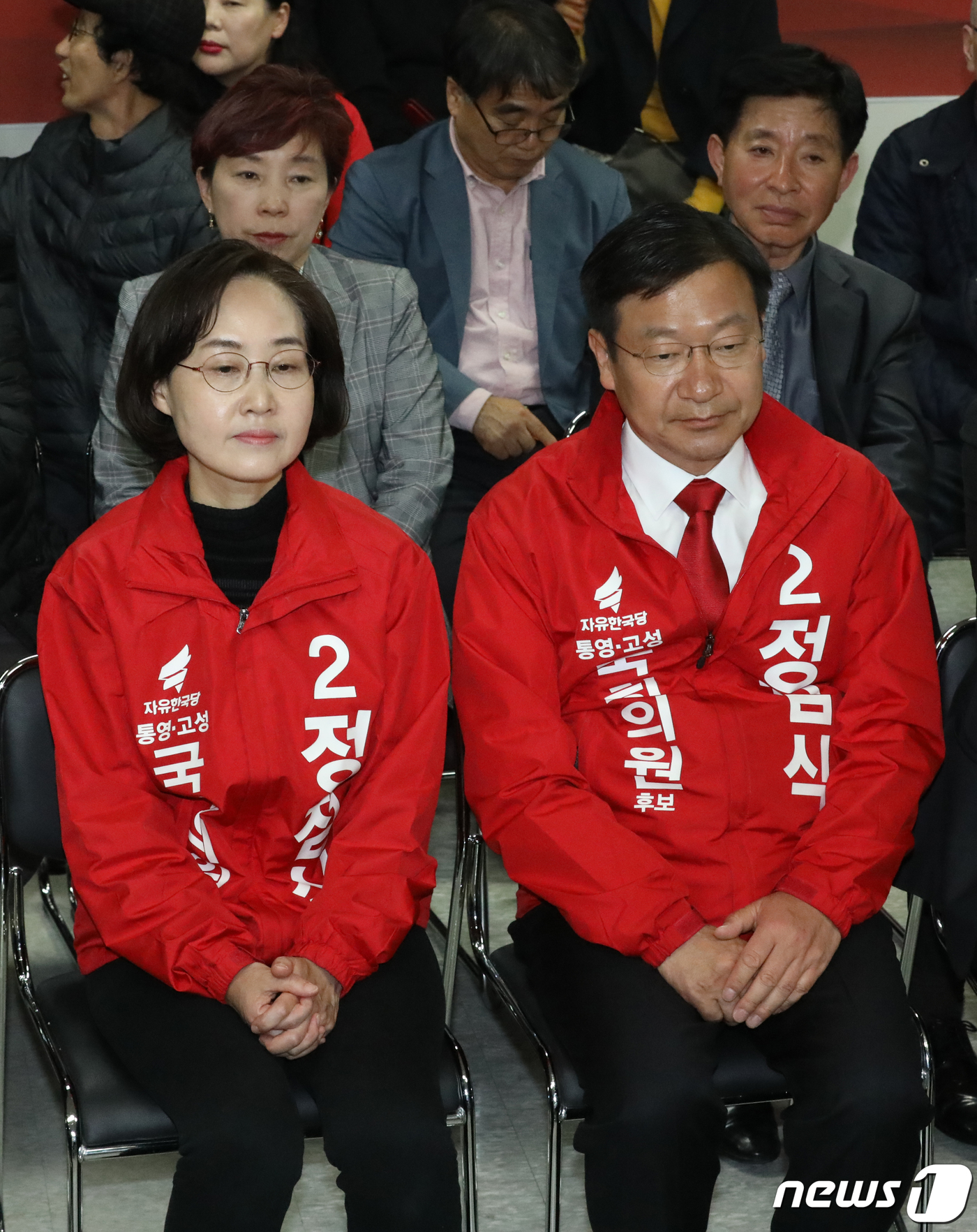 긴장감 넘치는 정점식 후보 선거사무실