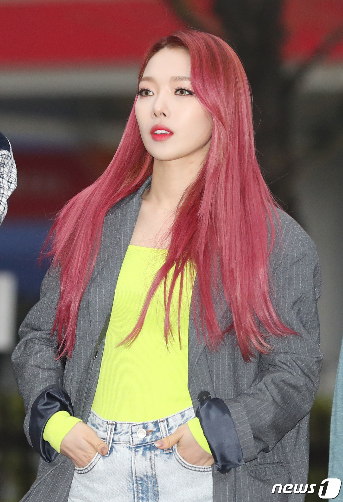 전소민, 매혹적인 레드헤어