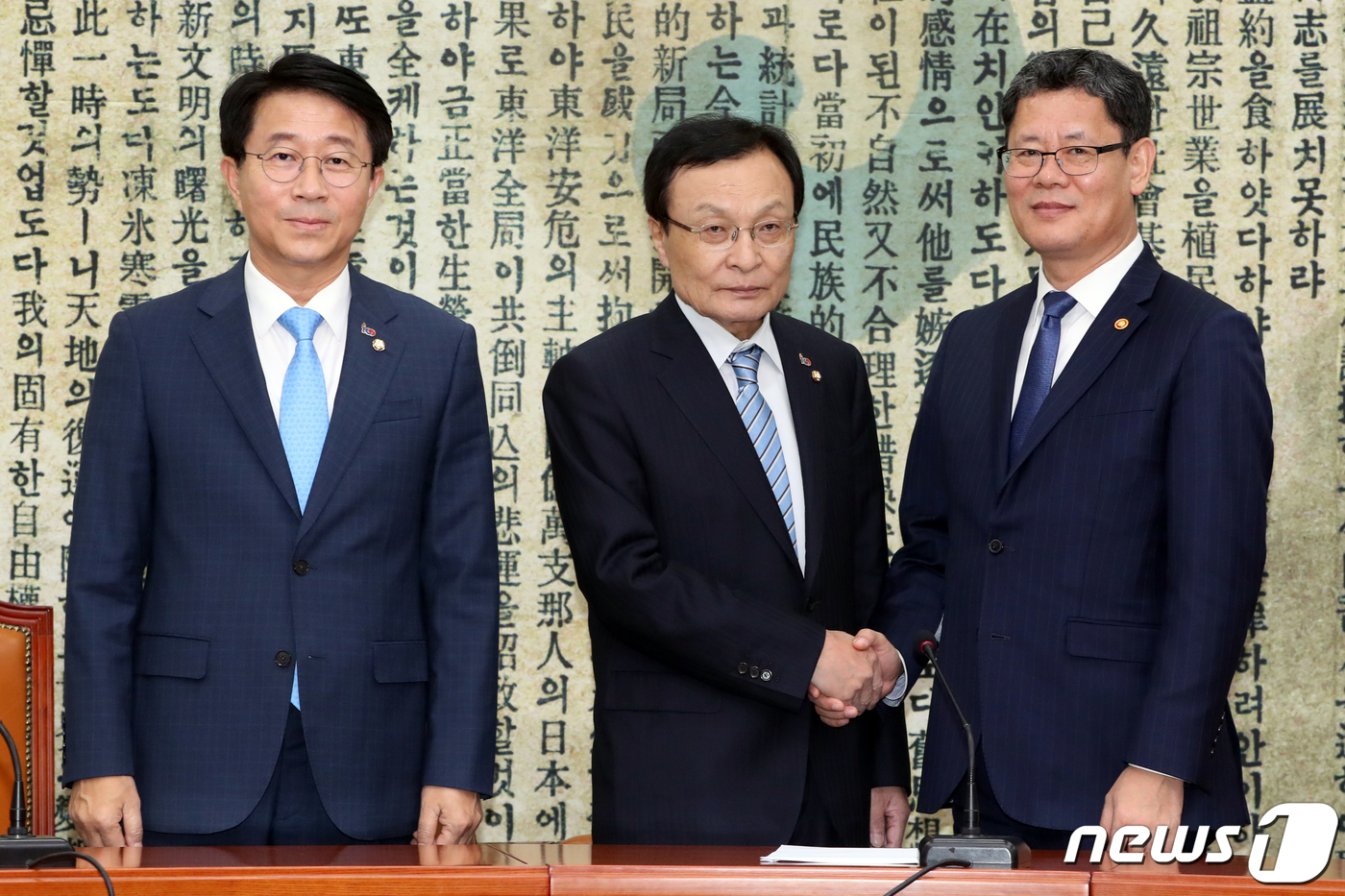 이해찬 대표 예방한 김연철 통일부 장관