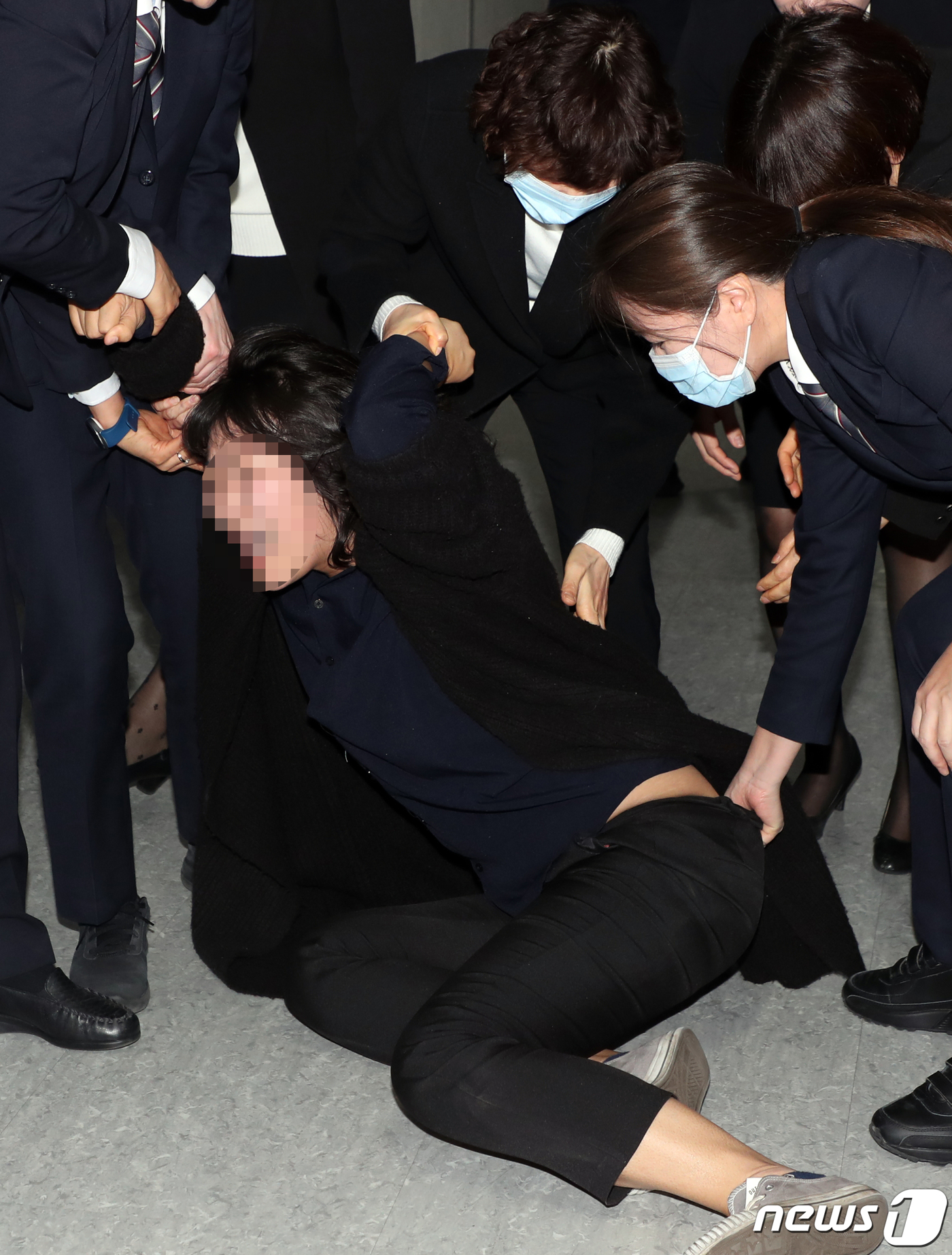 대진연 소속 학생, 나경원 의원실 점거 농성하다 연행