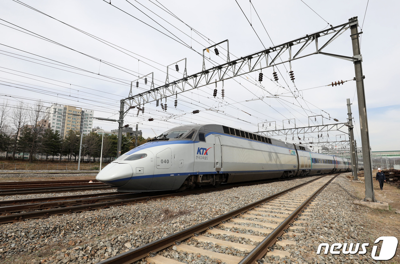 수도권철도차량정비단 들어서는 KTX