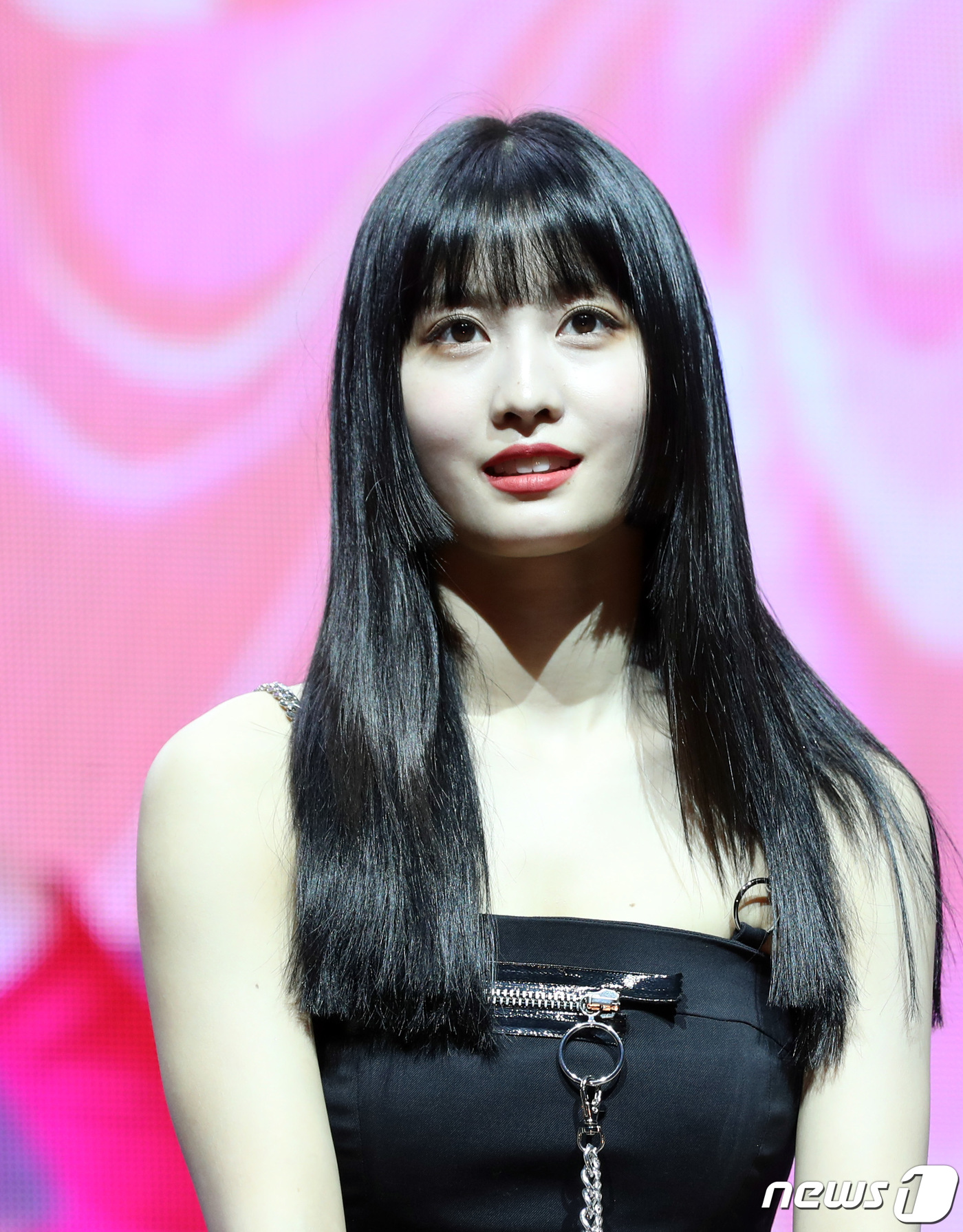 트와이스 모모, 블랙 헤어도 찰떡 소화