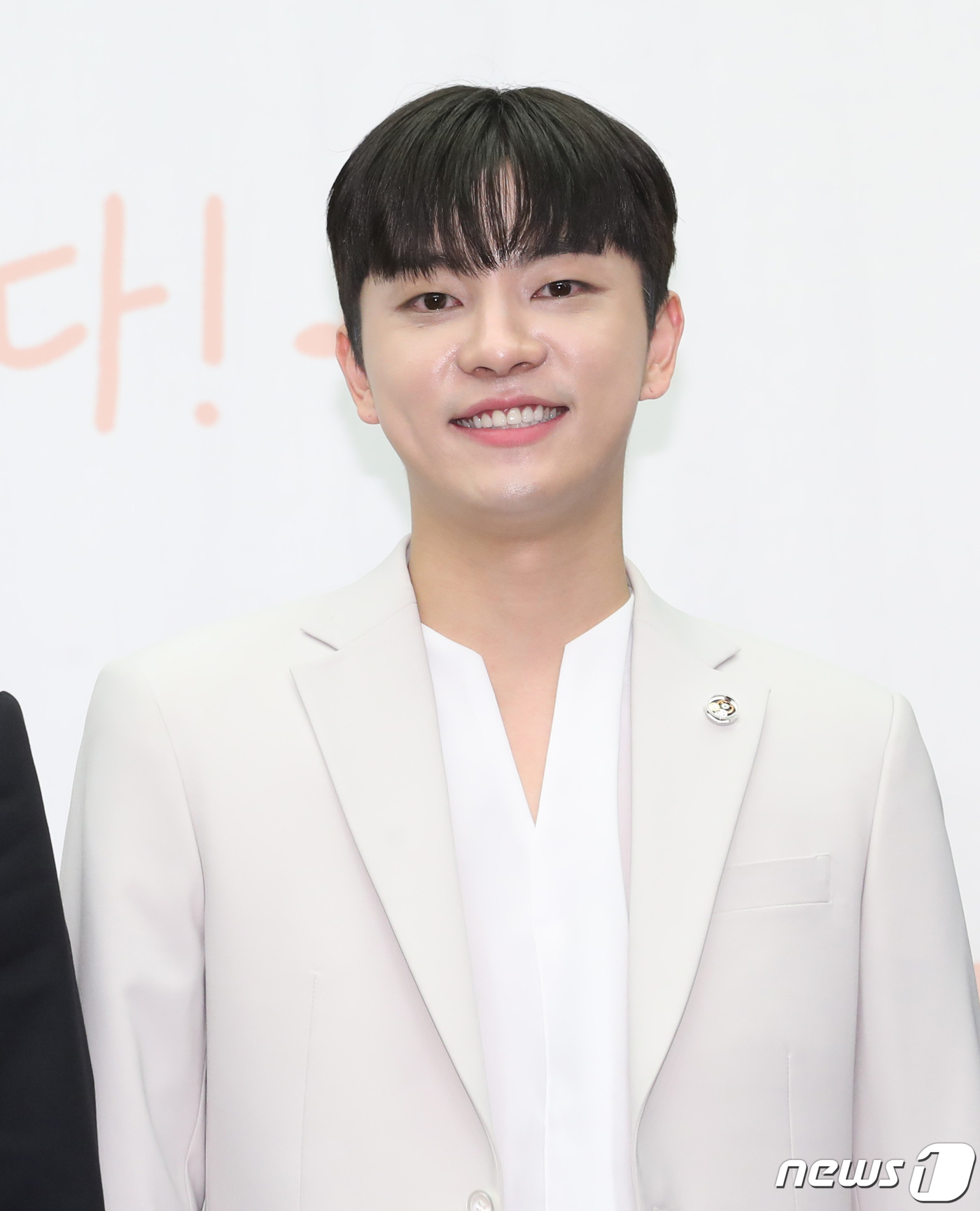 이우, 아이돌 출신 발라드 가수