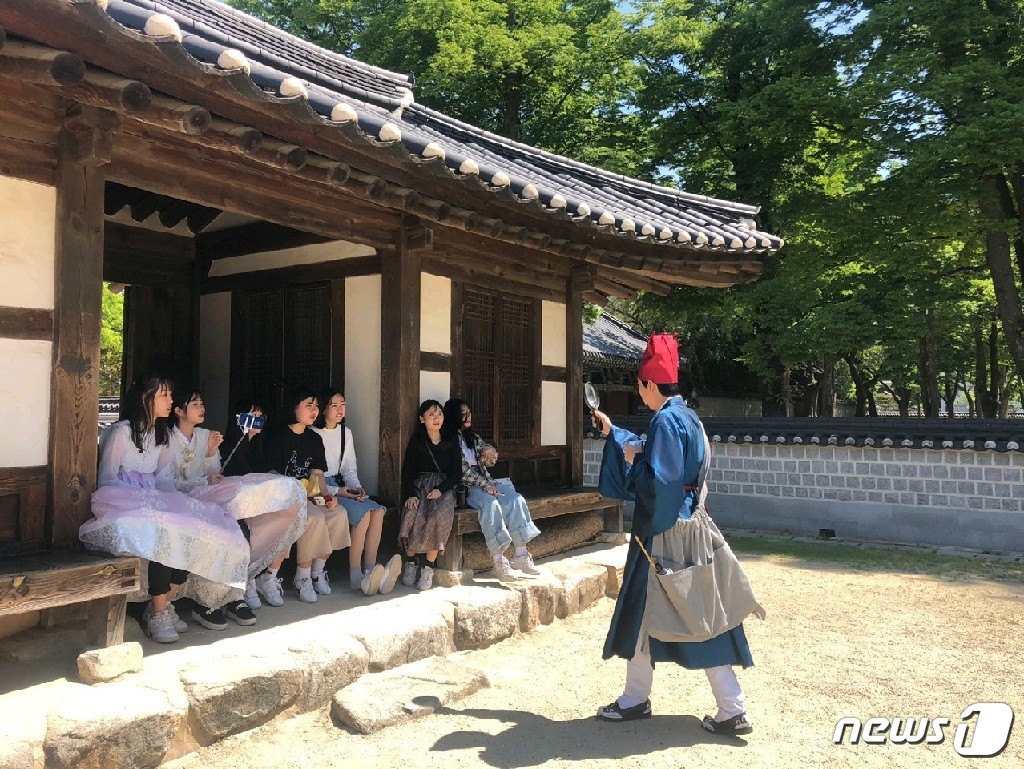 전주 한옥마을 경기전서 조선시대 사람들 만나보세요