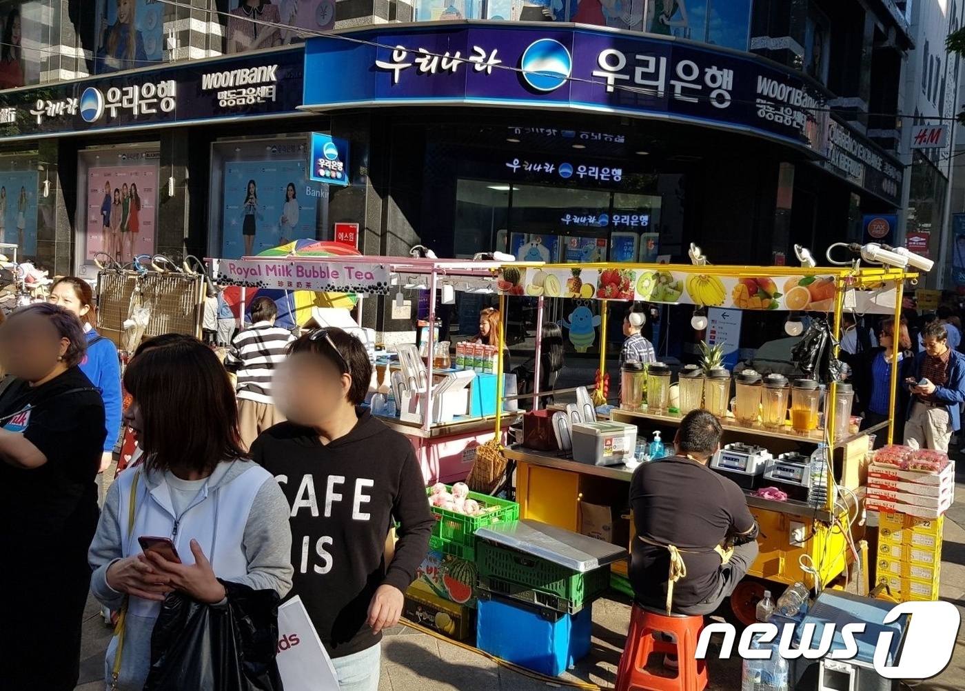 명동 노점실명제 3년…생계형도, 보행권도 못지켰다